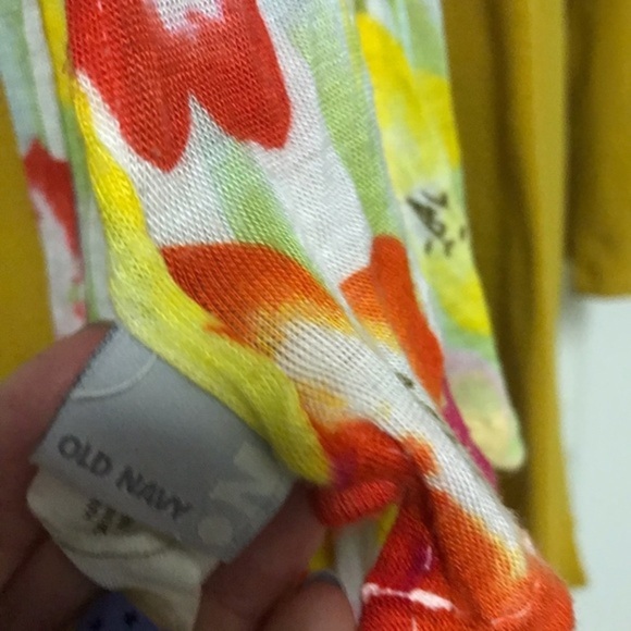 🔥3/$15🔥 Old Navy Floral Scarf - Picture 3 of 6